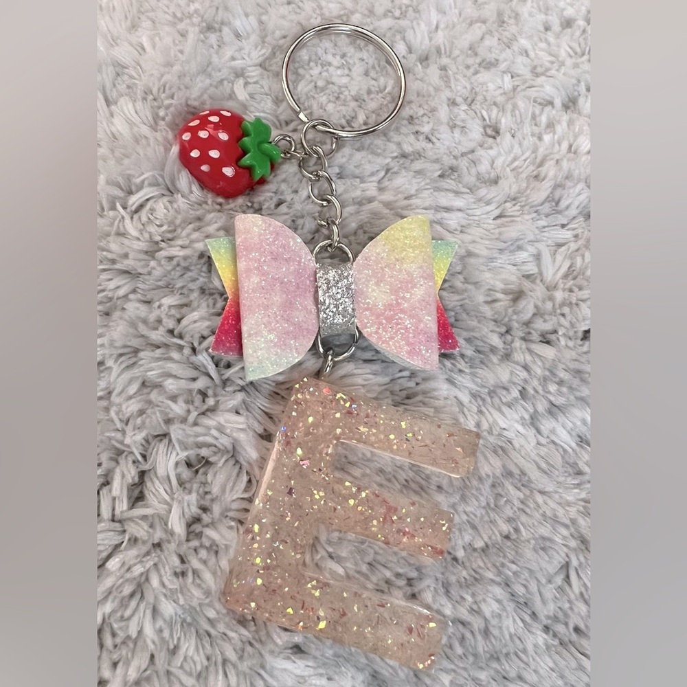 🌸3/$10) Handmade Epoxy Resin Alphabet Letter Key Chain (E)